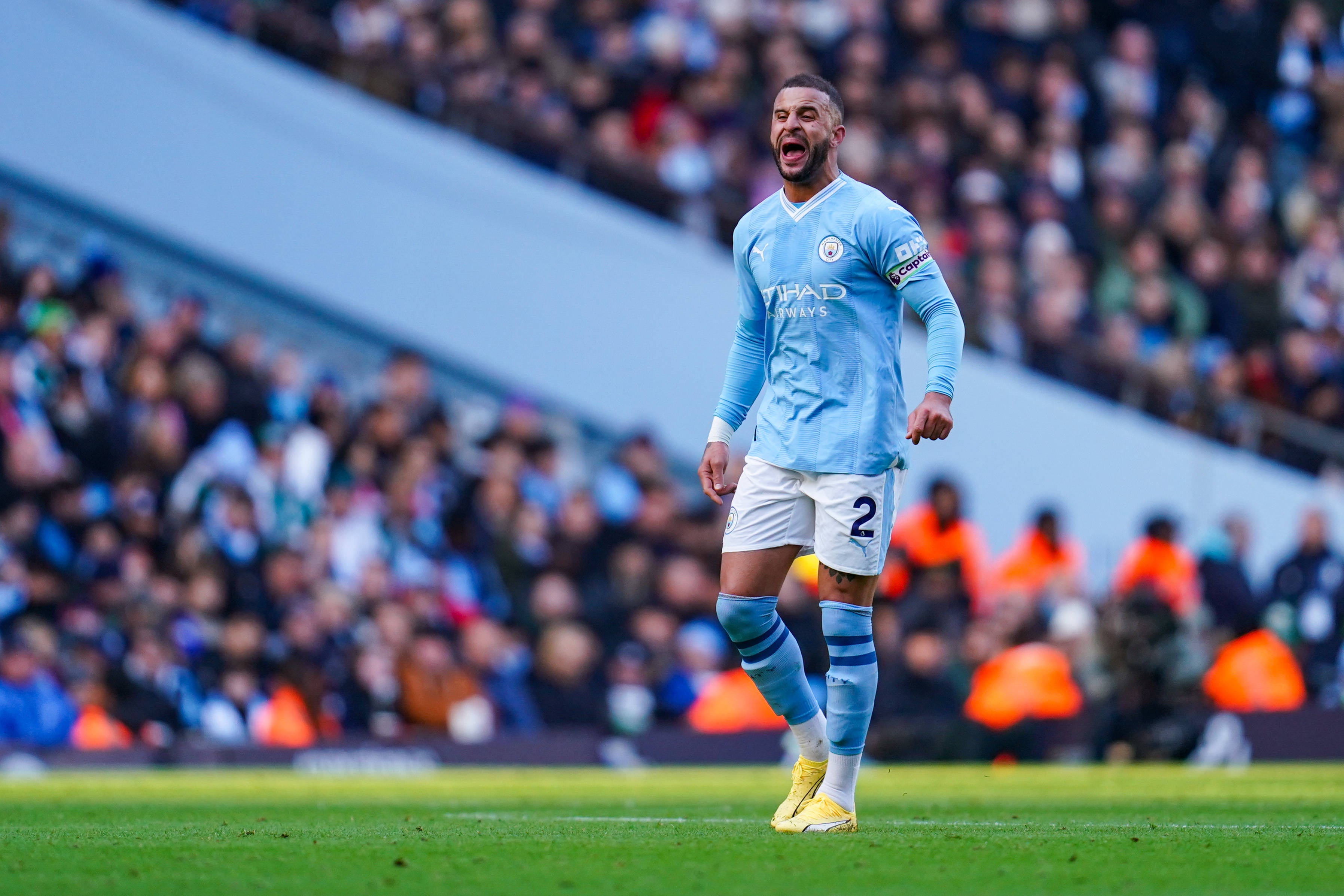 赛前体能课后,曼城门线救险备战欧超杯,赛场秩序良好,轮换策略成焦点 赛前体能课后,曼城门线救险备战欧超杯,赛场秩序良好,轮换策略成焦点